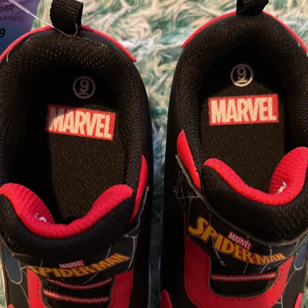 Marvel - Picture 5 of 7